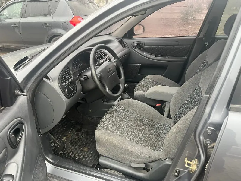 Продам chevrolet lanos 2008 год пробег :124000 цена :270000 автомобиль в достойном состоянии для своих лет. с реальным пробегом 124000км больше стояла в гараже, чем ездила. комплектация sx с кондиционером, подушками безопасности, полным электропакетом. технически автомобиль в идеальном состоянии. едет как новая. хорошая резина. машина чистая, документы в полном порядке, готова к переоформлению. детальней по телефону. г. донецк телефон: +79790263716 +79494378767 - фотография - 7