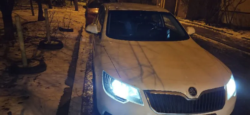 Продам skoda superb 2014 года. 1.8 tsi с пробегом 215360 пока есть в продаже интересующий автомобиль. в полностью исправном состоянии. все что можно было поменять все сделано, поменял цепи 15к км назад, полностью откапиталина коробка, по ходовой ничего не стучит сбитая. есть косяки по кузову но это все с возрастом машины. цена 1000000 тел: +79497019518 - фотография - 2