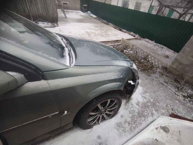 200 тысяч продам опель вектра 1.8 140 л. с. на ходу ! под восстановление по технике в идеале, новая резина 1 спущено колесо, новые сиденья, перешитый потолок и руль и много чего еще. съехал на трассе в гололед, все вопросы по телефону +7 (949) 472-18-66 роман 200 т. р. осмотр донецк - фотография - 5