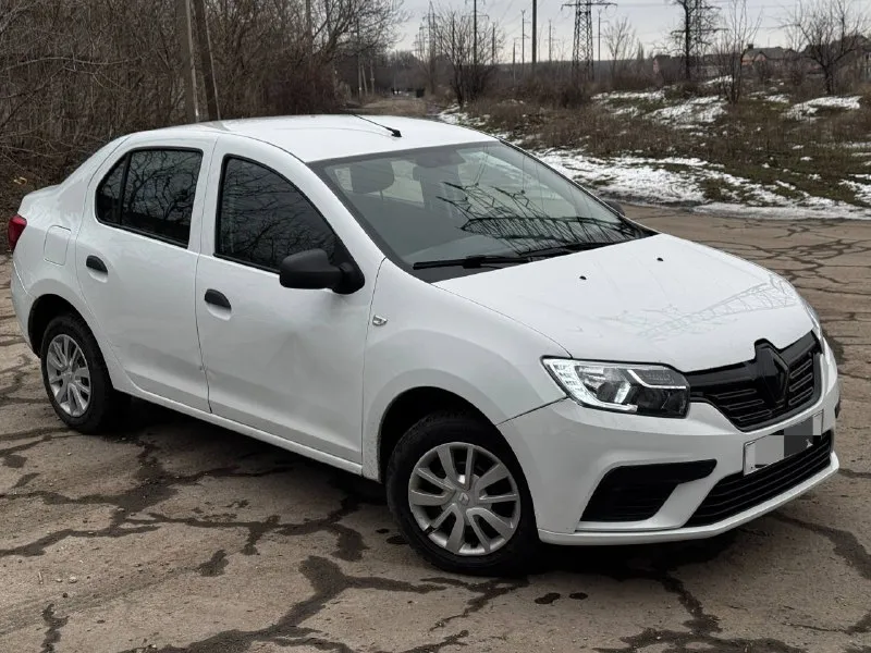 Renault logan 2019 год 1.6 мотор пробег 107.000 цена 595.000 рублей + торг комплектация access пробег родной, в такси не была, были небольшие недочёты по кузову, машина живая. +79493135375 (тг на этот же номер) - фотография - 4