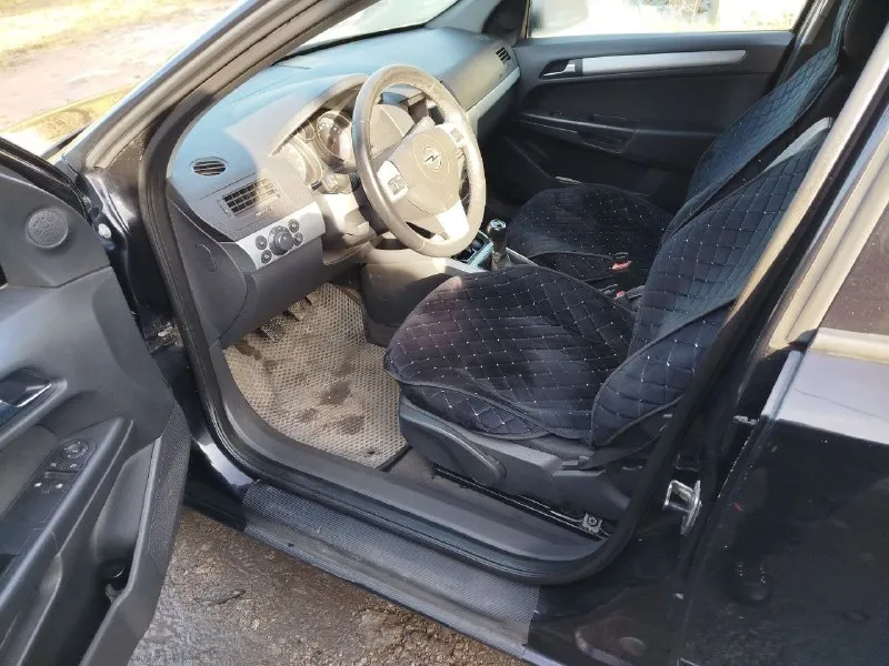 Продам машину в отличном состоянии opel astra h 2009, двигатель 1.6, коробка механика, установлено евро-4, вписано в тех. паспорт, обслужена полностью, я хозяин. т. о. пройдено, карта на руках, комплект летней резины на титанах, донецк, будёновский район, цена 590 тыс. рублей, 79490680920 александр 📞 звоните: +7(949)0680920 - фотография - 6