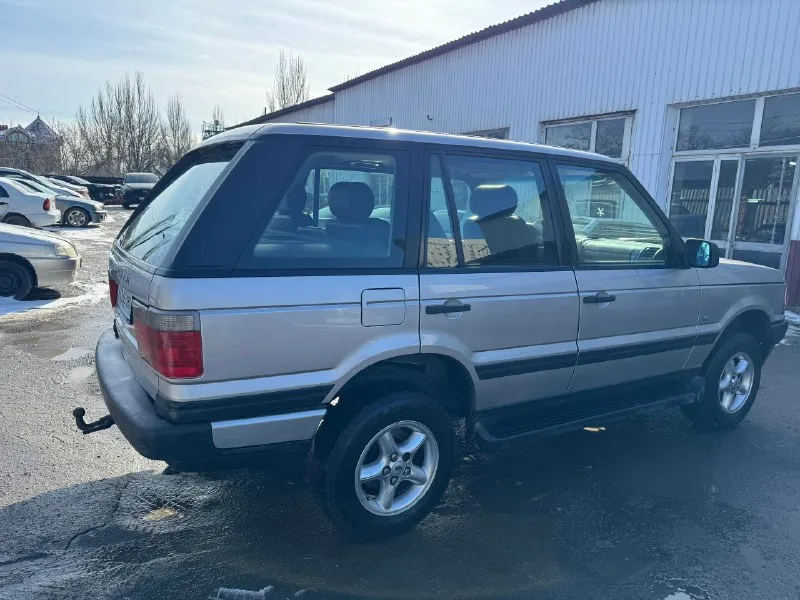 Продам range rover 2000г каробка механика мотор 2,5 были заменены тормозные блины колодки 4 подушки масла в двс коробке редукторе раздатке. поменяли стартер генератор по комплектации люк климат контроль стекло подъемники по машине все работает пробег 219тыс цена 650 тыс +79494201361 📞 звоните: +7(949)4201361 - фотография - 3