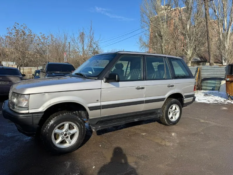 Продам range rover 2000г каробка механика мотор 2,5 были заменены тормозные блины колодки 4 подушки масла в двс коробке редукторе раздатке. поменяли стартер генератор по комплектации люк климат контроль стекло подъемники по машине все работает пробег 219тыс цена 650 тыс +79494201361 📞 звоните: +7(949)4201361 - фотография - 6
