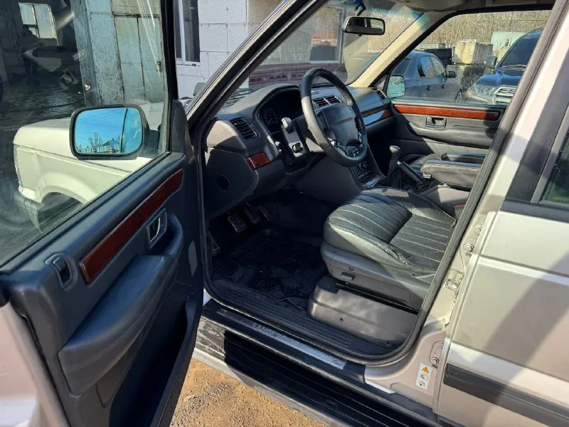 Продам range rover 2000г каробка механика мотор 2,5 были заменены тормозные блины колодки 4 подушки масла в двс коробке редукторе раздатке. поменяли стартер генератор по комплектации люк климат контроль стекло подъемники по машине все работает пробег 219тыс цена 650 тыс +79494201361 📞 звоните: +7(949)4201361 - фотография - 7