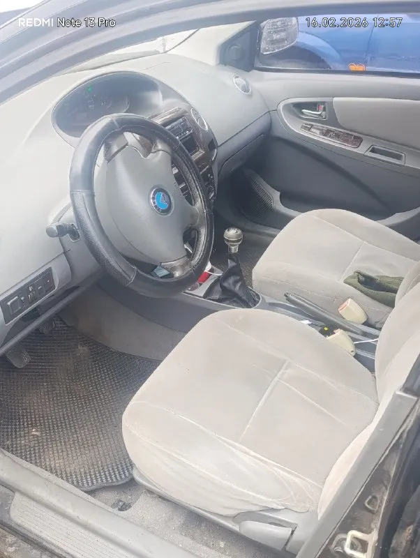 Продаю geely мк мотор 1.6 2008года. газ, бензин. 4 стекла подьемника, кондиционер работает единственое надо заправить фрион. с моторм всё хорошо, ремень менялся 2 месяца назат. покузову варилась, дно пороги новый ценкованый, еимеються рыжики, не успел все исправить. есть хорошая музыка, но сам буфер заберу, оставляю динамики апокалипсис, усилитель пионер 8 кональный. цена:300,000 тысяч, + торг. +7 (949) 807-83-53 📞 звоните: +7(949)8078353 - фотография - 6