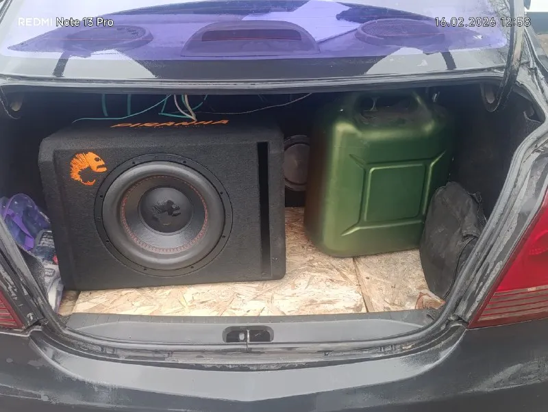 Продаю geely мк мотор 1.6 2008года. газ, бензин. 4 стекла подьемника, кондиционер работает единственое надо заправить фрион. с моторм всё хорошо, ремень менялся 2 месяца назат. покузову варилась, дно пороги новый ценкованый, еимеються рыжики, не успел все исправить. есть хорошая музыка, но сам буфер заберу, оставляю динамики апокалипсис, усилитель пионер 8 кональный. цена:300,000 тысяч, + торг. +7 (949) 807-83-53 📞 звоните: +7(949)8078353 - фотография - 7