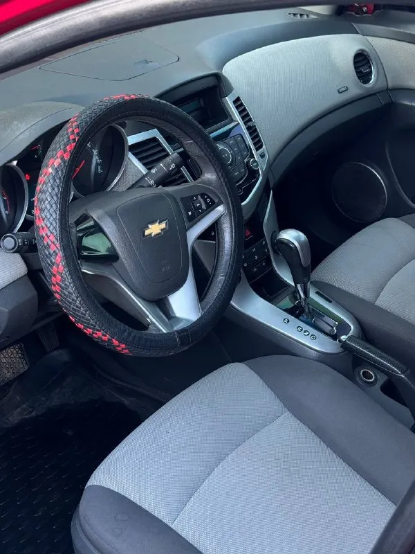 Chevrolet cruze chevrolet круз 2011г 1.6 ат бензин. пробег 260.000 отличный, надежный, не дымит, не троит, не потеет, без ваносов! масло не расходует! акпп чистый автомат классический, не пинает, не буксует, переключает мягко! ходовая не гремит, не стучит, едет ровно, никуда не тянет! рыжиков и гнили нет! автозапуск, магнитола андроид, bt аудио кондиционер заправлен, и холодит печка работает электрика вся исправна, работают все что есть, и должно! вообщем вся обслужена, вложений не требует, сел и поехал документы кристально чистые, без запретов, без штрафов, переоформление без проблем, в мрэо с моим присутствием… любые проверки на сервисе за ваш счет осмотр г. макеевка связь +7 (949) 602-32-69 телеграмм тоже есть цена 590.000 т срочно 📞 звоните: +7(949)6023269 - фотография - 10