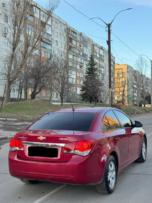 Chevrolet cruze chevrolet круз 2011г 1.6 ат бензин. пробег 260.000 отличный, надежный, не дымит, не троит, не потеет, без ваносов! масло не расходует! акпп чистый автомат классический, не пинает, не буксует, переключает мягко! ходовая не гремит, не стучит, едет ровно, никуда не тянет! рыжиков и гнили нет! автозапуск, магнитола андроид, bt аудио кондиционер заправлен, и холодит печка работает электрика вся исправна, работают все что есть, и должно! вообщем вся обслужена, вложений не требует, сел и поехал документы кристально чистые, без запретов, без штрафов, переоформление без проблем, в мрэо с моим присутствием… любые проверки на сервисе за ваш счет осмотр г. макеевка связь +7 (949) 602-32-69 телеграмм тоже есть цена 590.000 т срочно 📞 звоните: +7(949)6023269 - фотография - 4