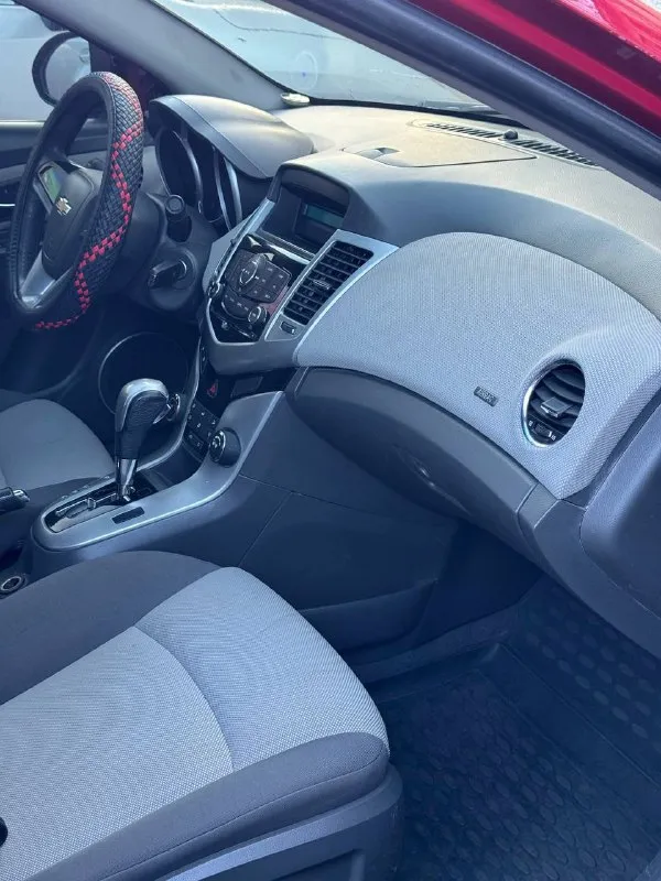 Chevrolet cruze chevrolet круз 2011г 1.6 ат бензин. пробег 260.000 отличный, надежный, не дымит, не троит, не потеет, без ваносов! масло не расходует! акпп чистый автомат классический, не пинает, не буксует, переключает мягко! ходовая не гремит, не стучит, едет ровно, никуда не тянет! рыжиков и гнили нет! автозапуск, магнитола андроид, bt аудио кондиционер заправлен, и холодит печка работает электрика вся исправна, работают все что есть, и должно! вообщем вся обслужена, вложений не требует, сел и поехал документы кристально чистые, без запретов, без штрафов, переоформление без проблем, в мрэо с моим присутствием… любые проверки на сервисе за ваш счет осмотр г. макеевка связь +7 (949) 602-32-69 телеграмм тоже есть цена 590.000 т срочно 📞 звоните: +7(949)6023269 - фотография - 9