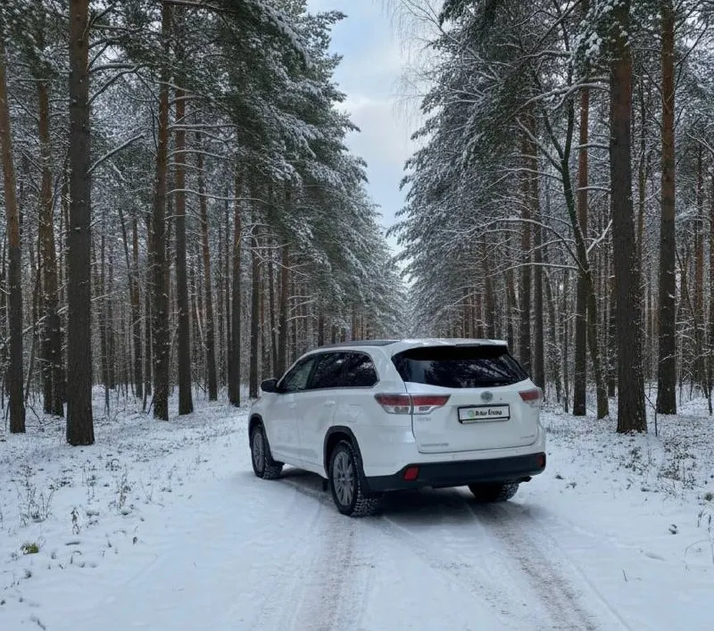 Продам toyota highlander 2015 года 7ми местный пробег 138.000 км в отличном состоянии авто в максимальной комплектации работает каждая кнопочка трехзонный климат контроль кожаный салон 2.7 экономичный и до налоговый. авто весь в родном окрасе, без дтп стекла все родные передняя часть автомобиля в бронепленке так же отдам с машиной второй комплект дисков с резиной ( оригинал ) цена 3.100.000 торг у капота продажа от собственника птс оригинальный владею автомобилем почти два года. +79493710226 артем 📞 звоните: +7(949)3710226 - фотография - 3