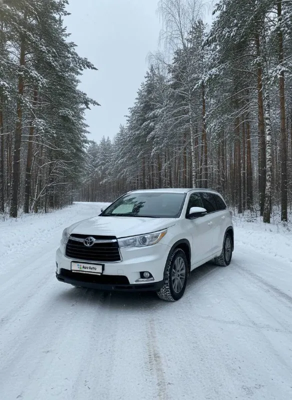 Продам toyota highlander 2015 года 7ми местный пробег 138.000 км в отличном состоянии авто в максимальной комплектации работает каждая кнопочка трехзонный климат контроль кожаный салон 2.7 экономичный и до налоговый. авто весь в родном окрасе, без дтп стекла все родные передняя часть автомобиля в бронепленке так же отдам с машиной второй комплект дисков с резиной ( оригинал ) цена 3.100.000 торг у капота продажа от собственника птс оригинальный владею автомобилем почти два года. +79493710226 артем 📞 звоните: +7(949)3710226 - фотография - 5