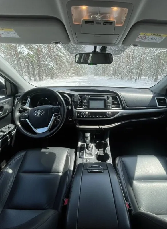 Продам toyota highlander 2015 года 7ми местный пробег 138.000 км в отличном состоянии авто в максимальной комплектации работает каждая кнопочка трехзонный климат контроль кожаный салон 2.7 экономичный и до налоговый. авто весь в родном окрасе, без дтп стекла все родные передняя часть автомобиля в бронепленке так же отдам с машиной второй комплект дисков с резиной ( оригинал ) цена 3.100.000 торг у капота продажа от собственника птс оригинальный владею автомобилем почти два года. +79493710226 артем 📞 звоните: +7(949)3710226 - фотография - 6