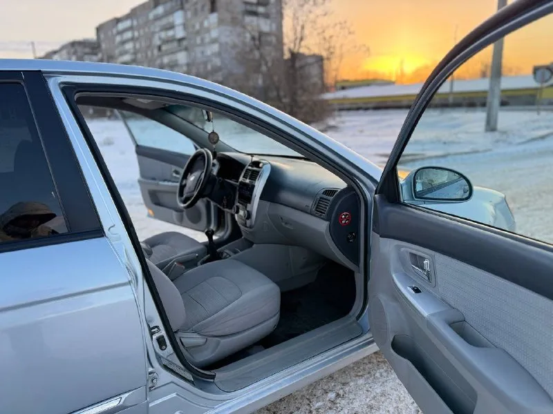 Автор: продам kia cerato 2007 год. В максимальной комплектации sx на моторе 2 литра 140 сил. Коробка механика. Стоит газ евро 4.вписан. Машина очень бодрая. По технической части авто в прекрасном состоянии двигатель шепчит, ходовая на отлично, все работает, чеков нет! Пробег 274 тыс. Км. Комплектация : 2 подушки, абс, гидроусилитель руля, регулируемая по высоте рулевая колонка, противотуманные фары, сиденье водителя регулируется по высоте, четыре электростеклоподъёмника, есть климат-контроль 2х зонный работает отлично, бортовой компьютер, обогрев зеркал и сидений противотуманки и тд. + 2 комплекта резины, сигнализация, дорогая магнитола с камерой заднего вида. Вопросы по телефону +79493196220 шахтерск с реальным покупателем торг на месте. 1 хозяин, автотека вся зеленая, без дтп. Цена 480 тысяч рубл. С реальным покупателем хороший торг на месте!. . !!!наш телеграм канал [ бесплатное размещение за репост!!! Правила сообщества [ мы в мах [ [
📞 Звоните: +7(949)3196220 - фотография - 3