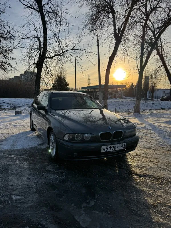 Продажа от собственника bmw e39 2002г. двигатель 2.0 работает отлично, расхода масла нет, обслужен - сел поехал. коробка механика, не гнилая, без дтп, пробег 358000 км. установлена хорошая музыка, андроид магнитола с камерой заднего вида, новая зимняя резина, полноразмерная запаска, все работает каждая кнопка, кондиционер работает, 2 ключа. документы на мне переоформление без проблем. возможен обмен с доплатой в обе стороны. остальные вопросы по телефону: +79591198686 осмотр город антрацит, цена 780000 руб торг у капота 📞 звоните: +7(959)1198686 - фотография - 2