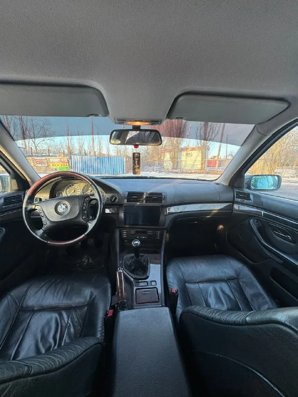 Продажа от собственника bmw e39 2002г. двигатель 2.0 работает отлично, расхода масла нет, обслужен - сел поехал. коробка механика, не гнилая, без дтп, пробег 358000 км. установлена хорошая музыка, андроид магнитола с камерой заднего вида, новая зимняя резина, полноразмерная запаска, все работает каждая кнопка, кондиционер работает, 2 ключа. документы на мне переоформление без проблем. возможен обмен с доплатой в обе стороны. остальные вопросы по телефону: +79591198686 осмотр город антрацит, цена 780000 руб торг у капота 📞 звоните: +7(959)1198686 - фотография - 5