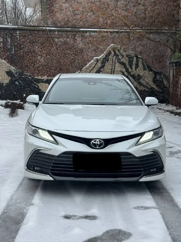 Toyota camry 2021 г. 2,5 at 200 л. с автомобиль в прекрасном состоянии. без дтп и каких либо повреждений. реальный пробег 136000 (в основном трасса). состояние кузова, салона и всех элементов соответствует пробегу. салон чистый и непрокуренный: без повреждений и царапин. бережная и добросовестная эксплуатация. масла, фильтра, колодки менялись во время. делать ничего не нужно. надо будет делать только плановые то и наслаждаться этим автомобилем. двигатель работает идеально. коробка работает ровно. скорости в ней не чувствуешь. лобовое стекло заменил в конце января, на трассе поймал камень. зелёная автотека, по желанию могу скинуть отчёт о автомобиле. звоните +79496138461 пишите 📞 звоните: +7(949)6138461 - фотография - 2