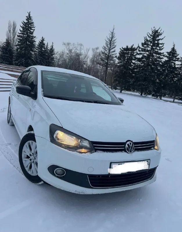Продам volkswagen polo ( volkswagen поло) 2014 г. в. 1.6 мт 190 тыс. пробег. максимальная комплектация этого года!автомобиль полностью обслужен вложений не требует, сел поехал. двигатель масло не ест и не дымит не троит, цепь не тарахтит, работает отлично! коробка все передачи включаются плавно. кузов оцинкован в отличном состоянии. гур, abs, airbag, климат контроль греет холодит, передние, задние стеклоподъемники, подогрев сидений, обогрев заднего стекла электрорегулировка зеркал с подогревом. два ключа. резина хорошая зимняя, летняя в подарок. для переоформления поеду с вами в мрео. остальные вопросы по телефону. цена 790 тысяч рублей торг реальному покупателю. г. горловка +79495625234 мобильный, telegram, whatsapp. звонить можно в любое время. 📲 tg: денис 📞 звоните: +7(949)5625234 - фотография - 1