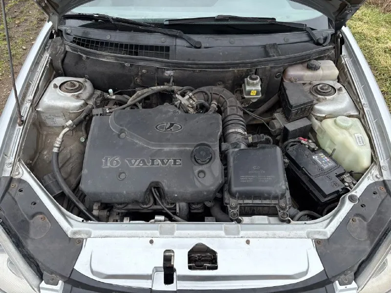 Продам lada priora приора (универсал) 2010г пробег 195т. км. автомобиль в очень хорошем состоянии. все стекла заводские включая лобовое, ничего варить, красить не нужно. двигатель 1.6 16 кл. ( комплект грм поменян) комплектация( кондиционер, эур, абс, передние стеклоподъемники, подушка безопасности, электрорегулировка зеркал и подогрев, центральный замок). установлена сигнализация starline с автозапуском, штатная музыка. документы чистые, любое переоформление цена 395.т. ₽ хороший торг у капота осмотр г. новоазовск т. +79493183670 т. +79493137598 - фотография - 8