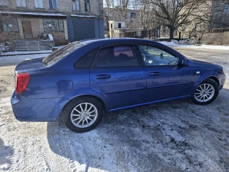 Продам chevrolet лачетти 2008 год. 216 тис пробег. газ⛽ в хорошем состоянии, двигатель ходовка в норме, машиной владею 2 года, все делалось своевременно. по кузову есть возрастные коцки в общем смотрится не плохо. салон в чехлах, стоит андроид магнитола. 550000 торг. +79496490251. 📞 звоните: +7(949)6490251 - фотография - 3