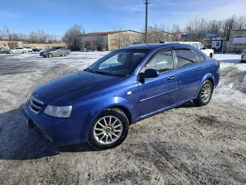Продам chevrolet лачетти 2008 год. 216 тис пробег. газ⛽ в хорошем состоянии, двигатель ходовка в норме, машиной владею 2 года, все делалось своевременно. по кузову есть возрастные коцки в общем смотрится не плохо. салон в чехлах, стоит андроид магнитола. 550000 торг. +79496490251. 📞 звоните: +7(949)6490251 - фотография - 5
