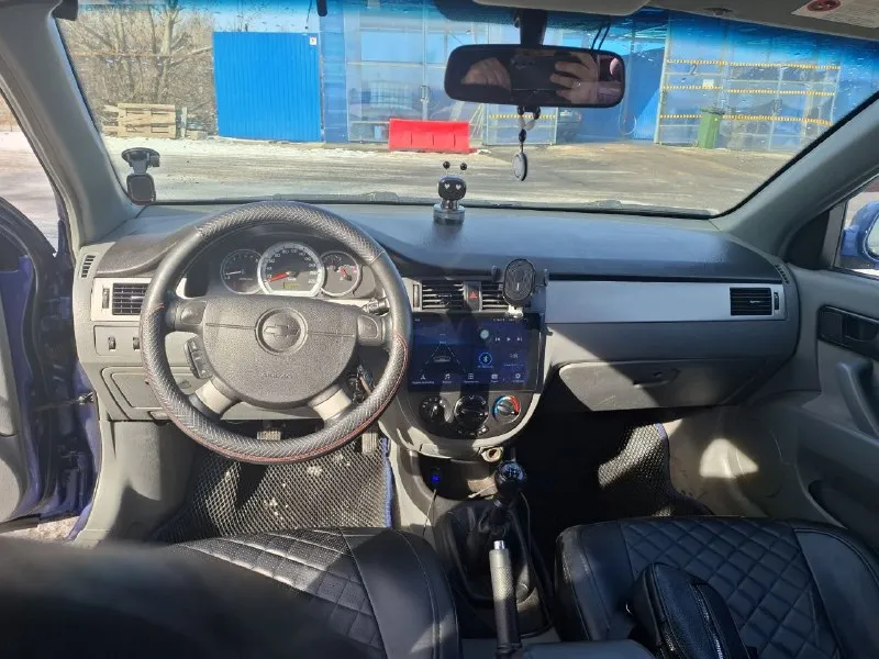 Продам chevrolet лачетти 2008 год. 216 тис пробег. газ⛽ в хорошем состоянии, двигатель ходовка в норме, машиной владею 2 года, все делалось своевременно. по кузову есть возрастные коцки в общем смотрится не плохо. салон в чехлах, стоит андроид магнитола. 550000 торг. +79496490251. 📞 звоните: +7(949)6490251 - фотография - 6