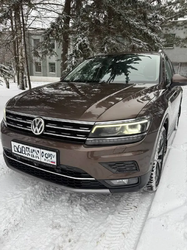 Volkswagen tiguan 2018г в самой жирной комплектации (алькантара, панорама, камеры 360, массаж сидения, 3х зонный климат, слепые зоны, все ассистенты, автопарковка) полный привод 2.0 turbo + 7dsg dq-500 мощность: 180л. с пробег: 167т. км (родной) официальный дилерский автомобиль, не грузия. кузов в отличном состоянии! без дефектов. все стекла родные. ухоженный салон. новые зимние шины nokian r18 (made in korea) комплектация 🔥 : ✅старт/стоп ✅бесключевой доступ ✅цифровая приборка с навигацией и ассистентами (максимальная) ✅слепые зоны ✅камеры 360 ✅адаптивный круиз ✅электропривод багажника ✅адаптивные фары mid led (full led поворотные+подсветка поворотов) ✅авто дальний свет ✅парктроники в круг 360 ✅панорамная крыша с ambient light ✅беспроводная зарядка ✅подсветка ambient light всего салона ✅датчики давления шин ✅дистроник ✅контроль дистанции спереди и сзади ✅два ключа 📞 звоните: +7(949)3568852 - фотография - 1