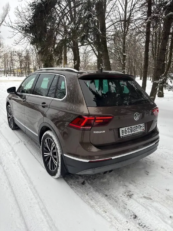 Volkswagen tiguan 2018г в самой жирной комплектации (алькантара, панорама, камеры 360, массаж сидения, 3х зонный климат, слепые зоны, все ассистенты, автопарковка) полный привод 2.0 turbo + 7dsg dq-500 мощность: 180л. с пробег: 167т. км (родной) официальный дилерский автомобиль, не грузия. кузов в отличном состоянии! без дефектов. все стекла родные. ухоженный салон. новые зимние шины nokian r18 (made in korea) комплектация 🔥 : ✅старт/стоп ✅бесключевой доступ ✅цифровая приборка с навигацией и ассистентами (максимальная) ✅слепые зоны ✅камеры 360 ✅адаптивный круиз ✅электропривод багажника ✅адаптивные фары mid led (full led поворотные+подсветка поворотов) ✅авто дальний свет ✅парктроники в круг 360 ✅панорамная крыша с ambient light ✅беспроводная зарядка ✅подсветка ambient light всего салона ✅датчики давления шин ✅дистроник ✅контроль дистанции спереди и сзади ✅два ключа 📞 звоните: +7(949)3568852 - фотография - 2