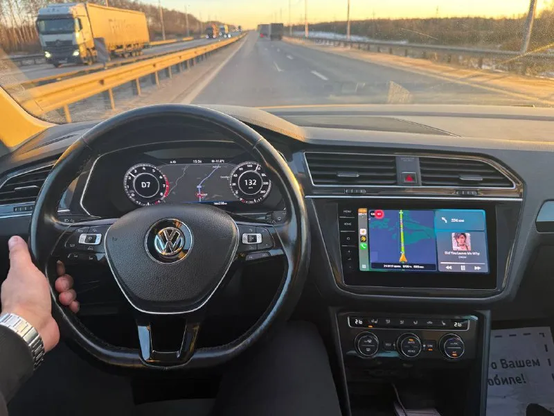 Volkswagen tiguan 2018г в самой жирной комплектации (алькантара, панорама, камеры 360, массаж сидения, 3х зонный климат, слепые зоны, все ассистенты, автопарковка) полный привод 2.0 turbo + 7dsg dq-500 мощность: 180л. с пробег: 167т. км (родной) официальный дилерский автомобиль, не грузия. кузов в отличном состоянии! без дефектов. все стекла родные. ухоженный салон. новые зимние шины nokian r18 (made in korea) комплектация 🔥 : ✅старт/стоп ✅бесключевой доступ ✅цифровая приборка с навигацией и ассистентами (максимальная) ✅слепые зоны ✅камеры 360 ✅адаптивный круиз ✅электропривод багажника ✅адаптивные фары mid led (full led поворотные+подсветка поворотов) ✅авто дальний свет ✅парктроники в круг 360 ✅панорамная крыша с ambient light ✅беспроводная зарядка ✅подсветка ambient light всего салона ✅датчики давления шин ✅дистроник ✅контроль дистанции спереди и сзади ✅два ключа 📞 звоните: +7(949)3568852 - фотография - 3