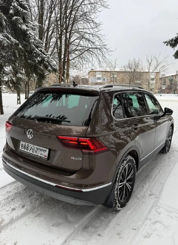 Volkswagen tiguan 2018г в самой жирной комплектации (алькантара, панорама, камеры 360, массаж сидения, 3х зонный климат, слепые зоны, все ассистенты, автопарковка) полный привод 2.0 turbo + 7dsg dq-500 мощность: 180л. с пробег: 167т. км (родной) официальный дилерский автомобиль, не грузия. кузов в отличном состоянии! без дефектов. все стекла родные. ухоженный салон. новые зимние шины nokian r18 (made in korea) комплектация 🔥 : ✅старт/стоп ✅бесключевой доступ ✅цифровая приборка с навигацией и ассистентами (максимальная) ✅слепые зоны ✅камеры 360 ✅адаптивный круиз ✅электропривод багажника ✅адаптивные фары mid led (full led поворотные+подсветка поворотов) ✅авто дальний свет ✅парктроники в круг 360 ✅панорамная крыша с ambient light ✅беспроводная зарядка ✅подсветка ambient light всего салона ✅датчики давления шин ✅дистроник ✅контроль дистанции спереди и сзади ✅два ключа 📞 звоните: +7(949)3568852 - фотография - 6