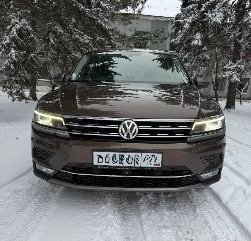 Volkswagen tiguan 2018г в самой жирной комплектации (алькантара, панорама, камеры 360, массаж сидения, 3х зонный климат, слепые зоны, все ассистенты, автопарковка) полный привод 2.0 turbo + 7dsg dq-500 мощность: 180л. с пробег: 167т. км (родной) официальный дилерский автомобиль, не грузия. кузов в отличном состоянии! без дефектов. все стекла родные. ухоженный салон. новые зимние шины nokian r18 (made in korea) комплектация 🔥 : ✅старт/стоп ✅бесключевой доступ ✅цифровая приборка с навигацией и ассистентами (максимальная) ✅слепые зоны ✅камеры 360 ✅адаптивный круиз ✅электропривод багажника ✅адаптивные фары mid led (full led поворотные+подсветка поворотов) ✅авто дальний свет ✅парктроники в круг 360 ✅панорамная крыша с ambient light ✅беспроводная зарядка ✅подсветка ambient light всего салона ✅датчики давления шин ✅дистроник ✅контроль дистанции спереди и сзади ✅два ключа 📞 звоните: +7(949)3568852 - фотография - 7