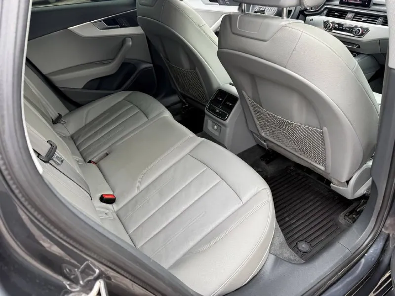 Audi a4, 2017 год, 2.0 автомат, 95000 км. привезена в 2023 году с пробегом 30800 миль(49000 км). waukmaf40jn000210 отличное техническое состояние, хорошая комплектация, кожа, люк, трех зонный климат, эл. сиденья с памятью, без ключевой доступ. возможен обмен. возможно оформление в кредит. более детальная информация по телефону цена - 2.100.000 +79493890604 - фотография - 10