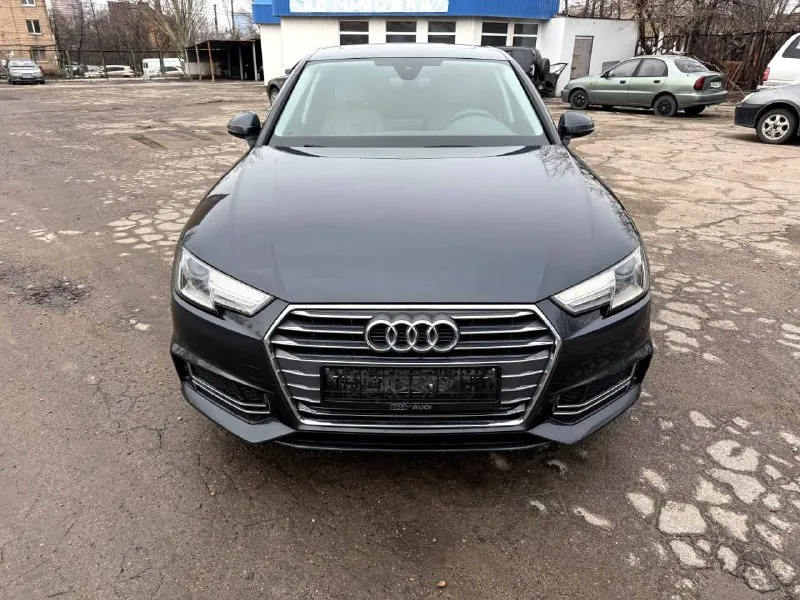 Audi a4, 2017 год, 2.0 автомат, 95000 км. привезена в 2023 году с пробегом 30800 миль(49000 км). waukmaf40jn000210 отличное техническое состояние, хорошая комплектация, кожа, люк, трех зонный климат, эл. сиденья с памятью, без ключевой доступ. возможен обмен. возможно оформление в кредит. более детальная информация по телефону цена - 2.100.000 +79493890604 - фотография - 2