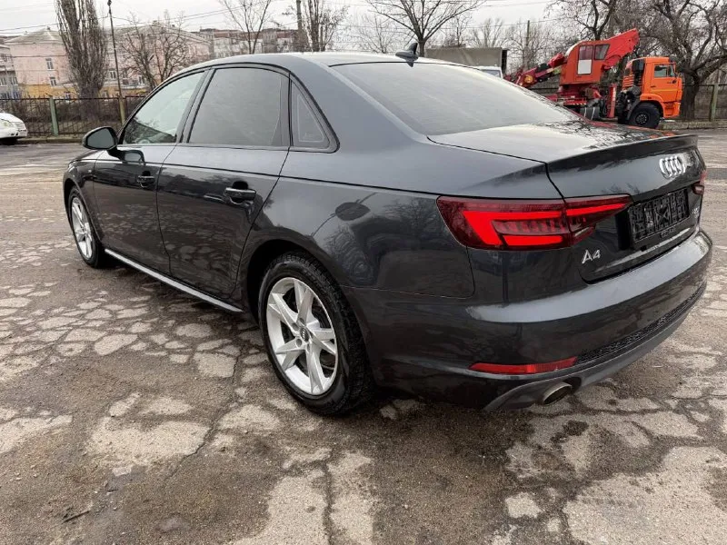 Audi a4, 2017 год, 2.0 автомат, 95000 км. привезена в 2023 году с пробегом 30800 миль(49000 км). waukmaf40jn000210 отличное техническое состояние, хорошая комплектация, кожа, люк, трех зонный климат, эл. сиденья с памятью, без ключевой доступ. возможен обмен. возможно оформление в кредит. более детальная информация по телефону цена - 2.100.000 +79493890604 - фотография - 5
