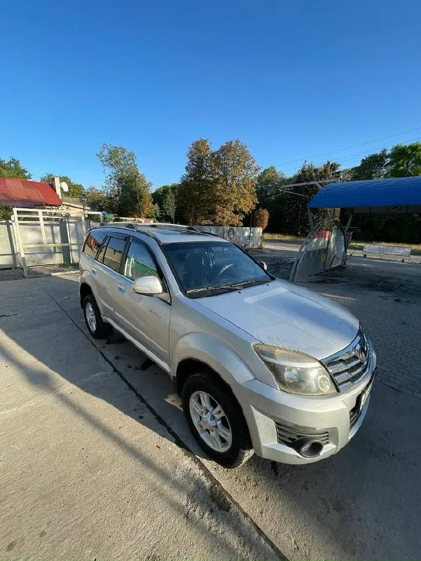 Продаётся great wall hover h3 2012 г. в. пробег: 185 000км. двигатель: 2.0 бензин. рамный внедорожник с подключаемым полным приводом 4х4 и понижающей передачей. автомобиль в исправном состоянии, полностью готов к эксплуатации. комплектация: кожаный салон, гур, климат-контроль, кондиционер, подогрев и электропривод сидений, электростеклоподъёмники, bluetooth-аудиосистема, парктроник, сигнализация, abs, противотуманные фары. двигатель работает ровно и тихо. салон чистый, без посторонних запахов. полный комплект документов. торг возможен. цена: 699 000р. город: амвросиевка. телефон: +7 (949) 387-91-74 (телеграм) 📞 звоните: +7(949)3879174 - фотография - 4
