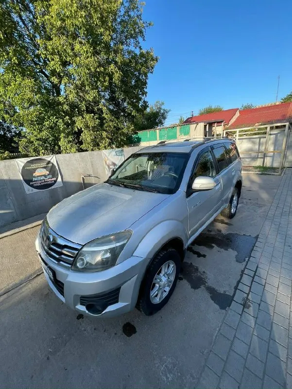 Продаётся great wall hover h3 2012 г. в. пробег: 185 000км. двигатель: 2.0 бензин. рамный внедорожник с подключаемым полным приводом 4х4 и понижающей передачей. автомобиль в исправном состоянии, полностью готов к эксплуатации. комплектация: кожаный салон, гур, климат-контроль, кондиционер, подогрев и электропривод сидений, электростеклоподъёмники, bluetooth-аудиосистема, парктроник, сигнализация, abs, противотуманные фары. двигатель работает ровно и тихо. салон чистый, без посторонних запахов. полный комплект документов. торг возможен. цена: 699 000р. город: амвросиевка. телефон: +7 (949) 387-91-74 (телеграм) 📞 звоните: +7(949)3879174 - фотография - 5