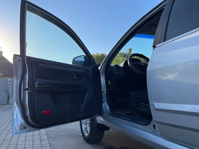 Продаётся great wall hover h3 2012 г. в. пробег: 185 000км. двигатель: 2.0 бензин. рамный внедорожник с подключаемым полным приводом 4х4 и понижающей передачей. автомобиль в исправном состоянии, полностью готов к эксплуатации. комплектация: кожаный салон, гур, климат-контроль, кондиционер, подогрев и электропривод сидений, электростеклоподъёмники, bluetooth-аудиосистема, парктроник, сигнализация, abs, противотуманные фары. двигатель работает ровно и тихо. салон чистый, без посторонних запахов. полный комплект документов. торг возможен. цена: 699 000р. город: амвросиевка. телефон: +7 (949) 387-91-74 (телеграм) 📞 звоните: +7(949)3879174 - фотография - 8