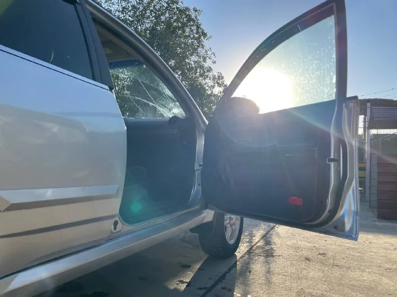 Продаётся great wall hover h3 2012 г. в. пробег: 185 000км. двигатель: 2.0 бензин. рамный внедорожник с подключаемым полным приводом 4х4 и понижающей передачей. автомобиль в исправном состоянии, полностью готов к эксплуатации. комплектация: кожаный салон, гур, климат-контроль, кондиционер, подогрев и электропривод сидений, электростеклоподъёмники, bluetooth-аудиосистема, парктроник, сигнализация, abs, противотуманные фары. двигатель работает ровно и тихо. салон чистый, без посторонних запахов. полный комплект документов. торг возможен. цена: 699 000р. город: амвросиевка. телефон: +7 (949) 387-91-74 (телеграм) 📞 звоните: +7(949)3879174 - фотография - 9