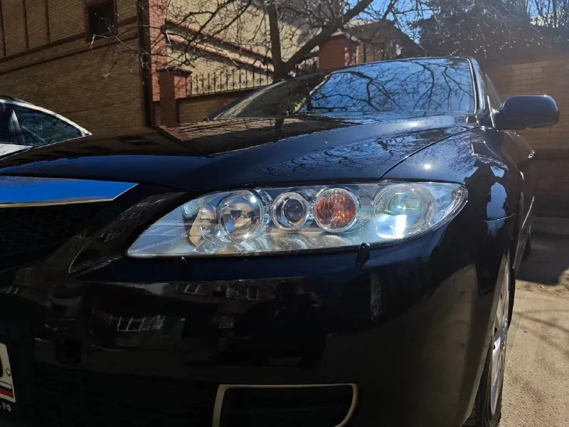 Продам mazda 6 gg 1.8 на механике 2006 года выпуска автомобиль в хорошем техническом состоянии. заменена вся передняя ходовка, стоят новые рычаги, стойки, опоры, сайлентблоки, подрамник. проведена ревизия коробки. вкруг установлены новые тормозные диски и колодки. передние с перфорацией. кондиционер работает отлично, печка дует. зимой можно в футболке ездить. из опций: - линзованная оптика - круиз контроль - мультируль - кондиционер - esp - abs - eba - подогревы передних сидений - подогрев заднего стекла и боковых зеркал - электро регулировка зеркал - электрические стеклоподъёмники передних и задних дверей - кожаная оплётка руля, стояночного тормоза и кпп - кожаный салон стильный, динамичный седан на каждый день за 650к. торг уместен. в коплекте красивые 16 диски на летней резине. на все вопросы отвечу по телефону +79494472517 📞 звоните: +7(949)4472517 - фотография - 2