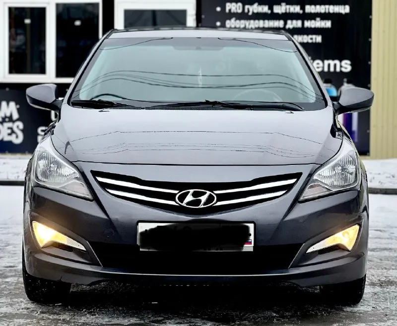 Продам hyundai solaris год:2016 коробка:автомат мотор:1.6 цена:1.050.000₽ номер: +79491003435 или +79493687228 на обоих номерах есть телеграмм связь не всегда хорошо ловит! авто в прекрасном внешнем и техническом состоянии, вложений не требуют от слова совсем, как говориться сел и поехал, экономичный и надежный мотор 1.6 в паре с классическим шести ступенчатым автоматом, кузов авто выглядит как на фото без ржавчины и повреждений, машина в хорошей комплектации, кондиционер, мульти руль, подогревы сидений, парктроники, четыре стекло подъемника, электра зеркала, полный бортовой компьютер, датчики дождя и свет, обогрев переднего и заднего стекла, и многое другое, большое информация по телефону 📞 🇷🇺 звоните: +79491003435 - фотография - 2