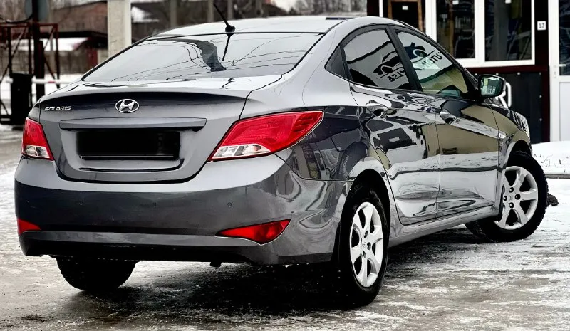 Продам hyundai solaris год:2016 коробка:автомат мотор:1.6 цена:1.050.000₽ номер: +79491003435 или +79493687228 на обоих номерах есть телеграмм связь не всегда хорошо ловит! авто в прекрасном внешнем и техническом состоянии, вложений не требуют от слова совсем, как говориться сел и поехал, экономичный и надежный мотор 1.6 в паре с классическим шести ступенчатым автоматом, кузов авто выглядит как на фото без ржавчины и повреждений, машина в хорошей комплектации, кондиционер, мульти руль, подогревы сидений, парктроники, четыре стекло подъемника, электра зеркала, полный бортовой компьютер, датчики дождя и свет, обогрев переднего и заднего стекла, и многое другое, большое информация по телефону 📞 🇷🇺 звоните: +79491003435 - фотография - 4