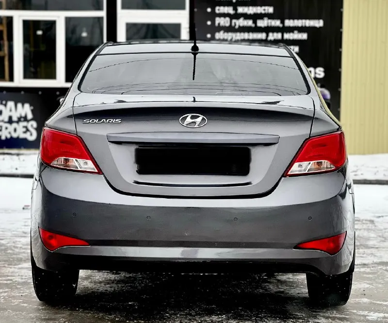 Продам hyundai solaris год:2016 коробка:автомат мотор:1.6 цена:1.050.000₽ номер: +79491003435 или +79493687228 на обоих номерах есть телеграмм связь не всегда хорошо ловит! авто в прекрасном внешнем и техническом состоянии, вложений не требуют от слова совсем, как говориться сел и поехал, экономичный и надежный мотор 1.6 в паре с классическим шести ступенчатым автоматом, кузов авто выглядит как на фото без ржавчины и повреждений, машина в хорошей комплектации, кондиционер, мульти руль, подогревы сидений, парктроники, четыре стекло подъемника, электра зеркала, полный бортовой компьютер, датчики дождя и свет, обогрев переднего и заднего стекла, и многое другое, большое информация по телефону 📞 🇷🇺 звоните: +79491003435 - фотография - 6