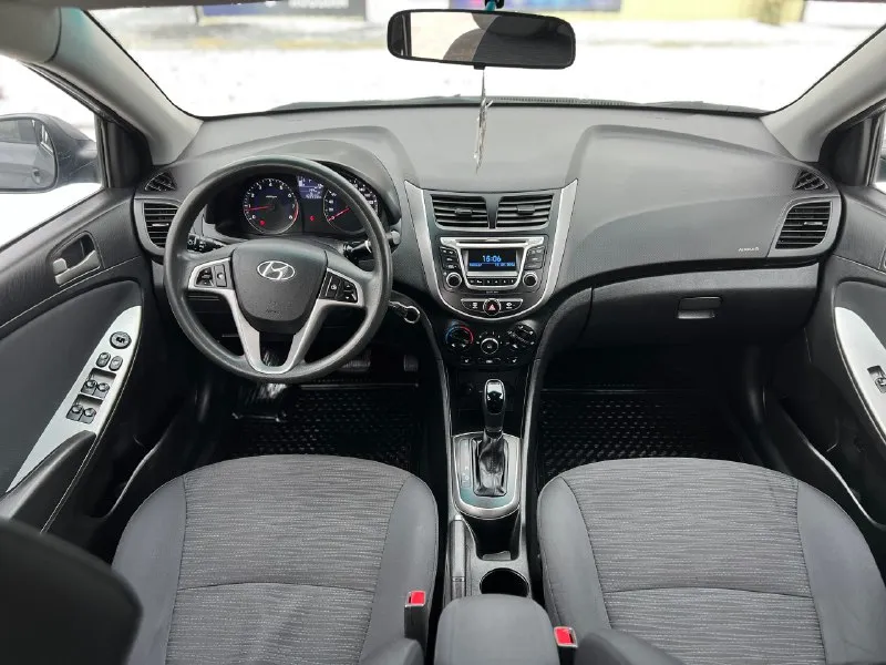 Продам hyundai solaris год:2016 коробка:автомат мотор:1.6 цена:1.050.000₽ номер: +79491003435 или +79493687228 на обоих номерах есть телеграмм связь не всегда хорошо ловит! авто в прекрасном внешнем и техническом состоянии, вложений не требуют от слова совсем, как говориться сел и поехал, экономичный и надежный мотор 1.6 в паре с классическим шести ступенчатым автоматом, кузов авто выглядит как на фото без ржавчины и повреждений, машина в хорошей комплектации, кондиционер, мульти руль, подогревы сидений, парктроники, четыре стекло подъемника, электра зеркала, полный бортовой компьютер, датчики дождя и свет, обогрев переднего и заднего стекла, и многое другое, большое информация по телефону 📞 🇷🇺 звоните: +79491003435 - фотография - 7