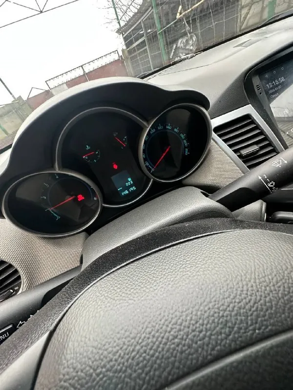 Продам chevrolet cruze 2010 года 146 тыс пробега, я собственник, по технике без нареканий на 5+ все вопросы по телефону +79497242696 цена 730 торг у капота. возможен обмен в обе стороны. 📞 звоните: +7(949)7242696 - фотография - 6