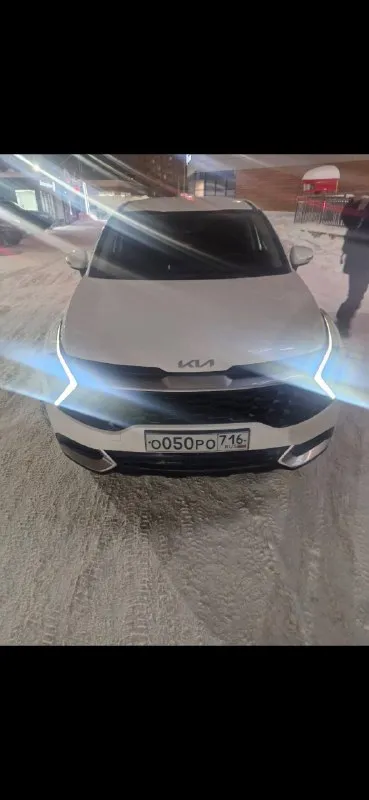 Kia sportage 2022
Машина в отличном состоянии.
Все технические обслуживания проводились вовремя, масло менялось регулярно.
Заправлялась только качественным топливом, часто — аи-100.
Установлены:
— Bi-led фары (светят очень ярко и далеко),
— Защитная бронеплёнка на фары,
— Дополнительная шумоизоляция.
Автомобиль полностью готов к эксплуатации, вложений не требует.
Машина отлично подойдет для больших семей, т. К. Внутри очень просторная и имеет большой багажник
Пробег:86 100
Причина продажи — покупка другого автомобиля.
📞 Телефон: +79498121623
💰 Цена: 2 950 000 ₽
🤝 Торг у капота.
📞 Звоните: +7(949)8121623 - фотография - 1