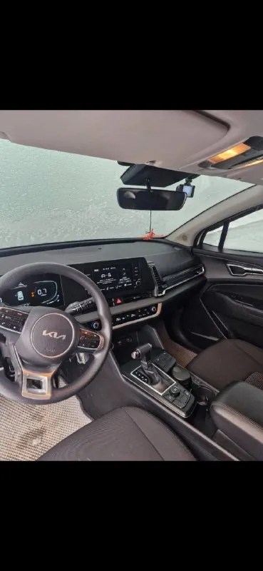 Kia sportage 2022
Машина в отличном состоянии.
Все технические обслуживания проводились вовремя, масло менялось регулярно.
Заправлялась только качественным топливом, часто — аи-100.
Установлены:
— Bi-led фары (светят очень ярко и далеко),
— Защитная бронеплёнка на фары,
— Дополнительная шумоизоляция.
Автомобиль полностью готов к эксплуатации, вложений не требует.
Машина отлично подойдет для больших семей, т. К. Внутри очень просторная и имеет большой багажник
Пробег:86 100
Причина продажи — покупка другого автомобиля.
📞 Телефон: +79498121623
💰 Цена: 2 950 000 ₽
🤝 Торг у капота.
📞 Звоните: +7(949)8121623 - фотография - 4