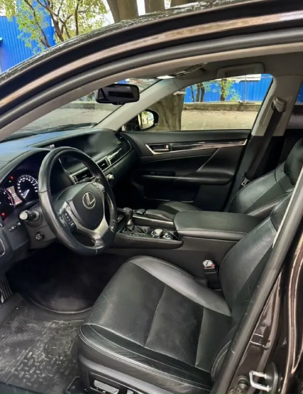 Продам личный автомобиль lexus gs350 2012 машина в хорошем состоянии, 200км назад было сделано то и замена колодок в круг, на свежей летней резине ничего не стучит не гремит, коробка переключает без пинков за машину не стыдно цена 2.400.000 разумный торг +79495055577 📞 звоните: +7(949)5055577 - фотография - 6