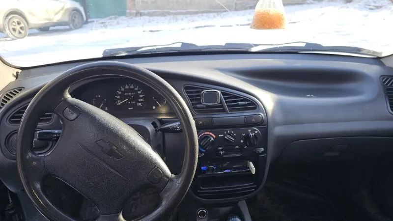 Продам chevrolet ланос 2007 г. в с родным пробегом 208000км, я второй хозяин за всё время, птс родной с продажи в салоне. двигатель 1.5, не дымит, не троит, работает отлично кпп:без хрустов и вылетов по ходовой без нюансов кузов в очень хорошем состоянии, дно-стаканы целые комплектация полная: кондиционер, эсп, гур, аir bag. из последних ремонтов: полностью обслужены задние барабаны, задние амортизаторы (kyb), замена передних дисков и колодок, рулевые наконечники, шаровые, все сайлентблоки (перед, зад), вертолёт, ремень грм, помпа. за машиной слежу. она в основном стоит в гараже. за фото извиняюсь, при продаже намою. г. енакиево. цена:300.000 связь: +79493556395 📞 звоните: +7(949)3556395 - фотография - 5