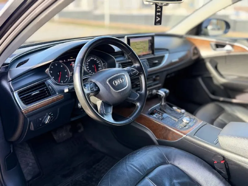 🚗 продается: audi a6 3.0 tfsi quattro (2011) 🌟 откройте для себя идеальное сочетание стиля, мощности и комфорта! 🔧 характеристики: - двигатель: 3.0 л бензин, 300 л. с. — динамика, которая впечатляет - трансмиссия: 7-ступенчатый автомат — плавное и уверенное переключение - привод: полный quattro — уверенность на любой дороге - пробег: 166,000 км — отлично ухоженный, готов к новым приключениям ✨ состояние: автомобиль в превосходном состоянии! не требует вложений, есть лишь несколько косметических окрасов, которые подчеркивают его индивидуальность. 🔑 дополнительно: - 2 ключа для вашего удобства 🤝 почему стоит выбрать именно этот audi a6: - 🟢 юридически чист — без обременений и забот - 🚗 полностью исправен и готов к немедленному использованию - 🩴 возможен обмен на другой автомобиль - 💳 удобное оформление в кредит — ваша мечта ближе, чем вы думаете! 💰 цена: 1,550,000 рублей (торг возможен!) 📞 связь: - 📱 +7 (949) 910-02-20 - 📱 +7 (909) 408-88-98 - 📱 доступен 📲 tg: @ivan1293 📞 звоните: +7(949)9100220 - фотография - 5