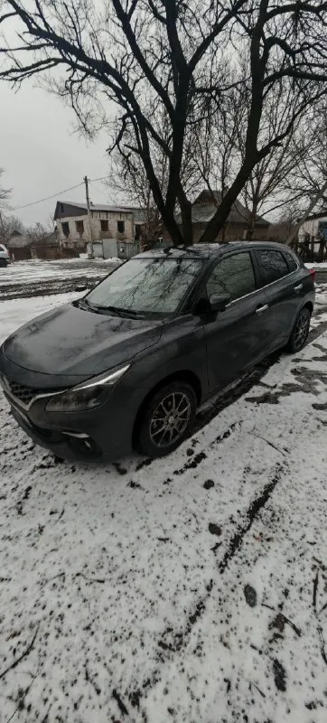 Марка: suzuki модель: baleno год: 2023 пробег: 60000 объем двигателя: 1.5 топливо: бензин кпп: автомат цвет: серый цена: 2100000 описание: продам автомобиль suzuki baleno 2023 куплен в сентябре 23 года комплектация glx. так же установлена сигнализация с автозапуском старлайн, подогревы сидений и зеркал. имеются два комплекта колёс на дисках зима и лето. чехлы из экокожи одеты с салона. машина у одного собственника я хозяин. все вопросы по +7 949 3290499 дмитрий дима, 📱 +79493290499 📲 tg: дима 📞 звоните: +7(949)3290499 - фотография - 2