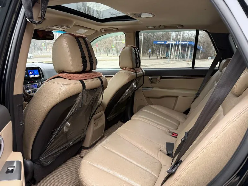 Продам hyundai santa fe 2.4 бензин год выпуска 2011 состояние идеальное. без вмятин царапин и рыжиков сервисные книги. кнопка star - stop без ключевой доступ вложений не требует! любое оформление! салон не затертый не порваный резина хорошая зимняя 2 комплект летней резины отдам с машиной авто полностью обслужена до мелочей мотор работает ровно. коробка переключает идеально климат контроль работает все жидкости заменены! стекла все родные каждая кнопка работает) цена 1.290₽ +7-949-794-46-27 остольные вопросы по телефону звоните в любое время. - фотография - 10